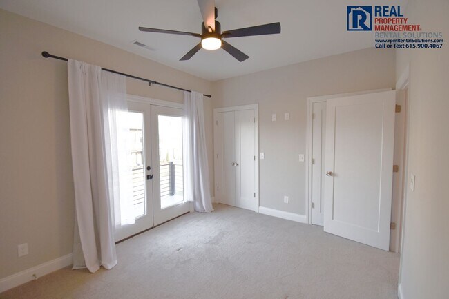 Building Photo - Gorgeous and modern 2 bedroom townhome in the heart of Murfreesboro w/ neighborhood pool, hi-spee...