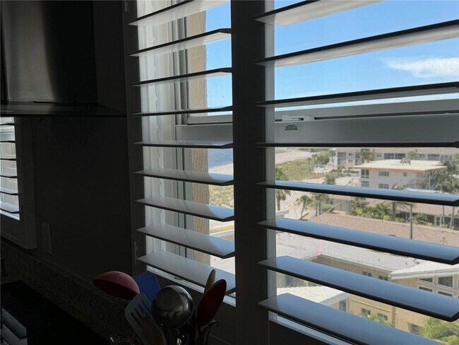 Building Photo - 1255 Tarpon Center Dr