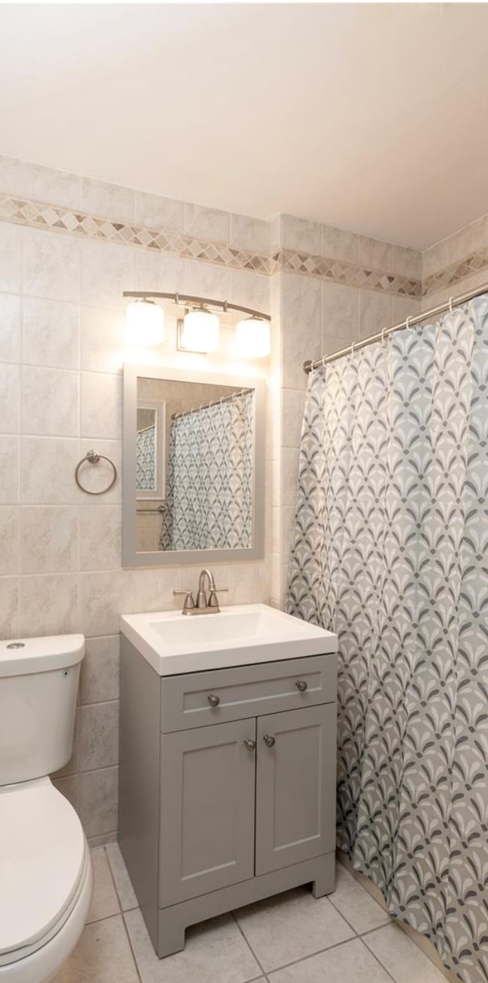 Building Photo - 1350 Mendavia Ave