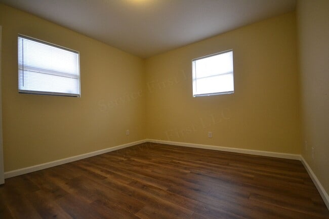 Building Photo - Pike Apartments