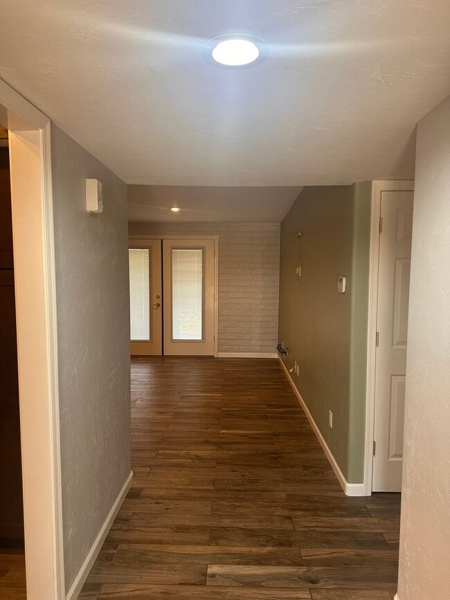 Building Photo - 7221 E Brooks Dr