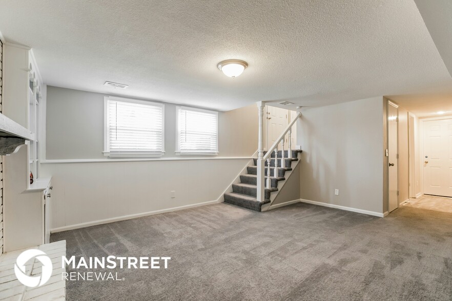 Building Photo - 12701 Crystal Ave