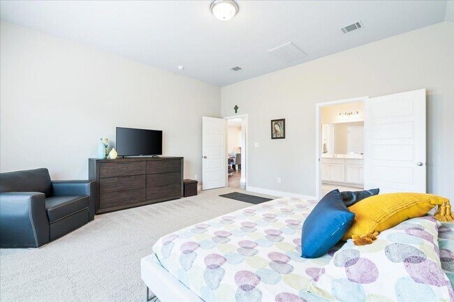 Building Photo - 217 Cherokee Rose Cir