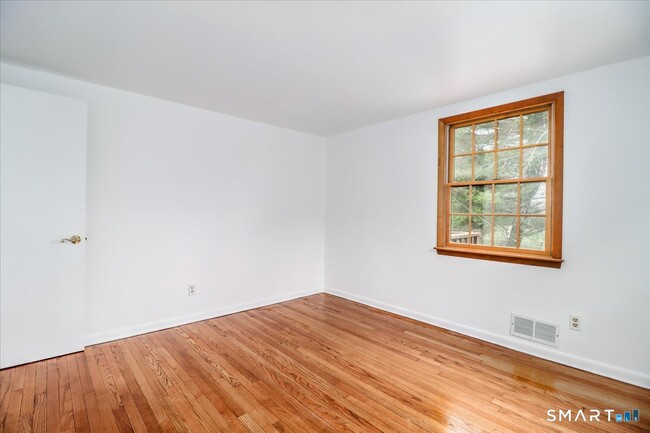 Building Photo - 10 Bonnybrook Dr