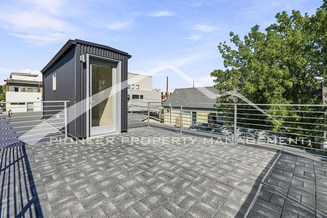 Building Photo - 3625 Mariposa St