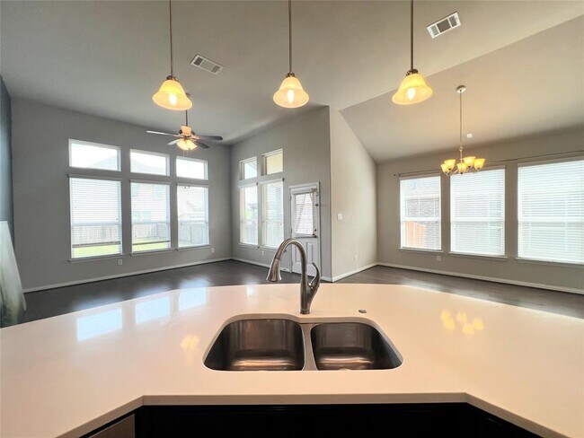 Building Photo - 613 Palmilla St