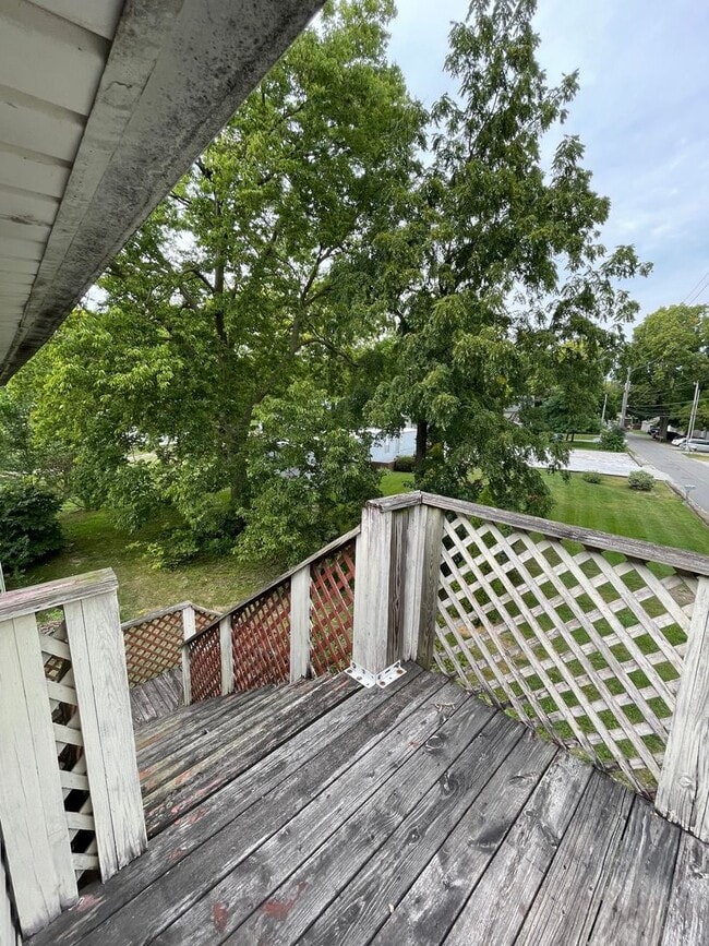 Building Photo - Four Bedroom Available August in Delphi
