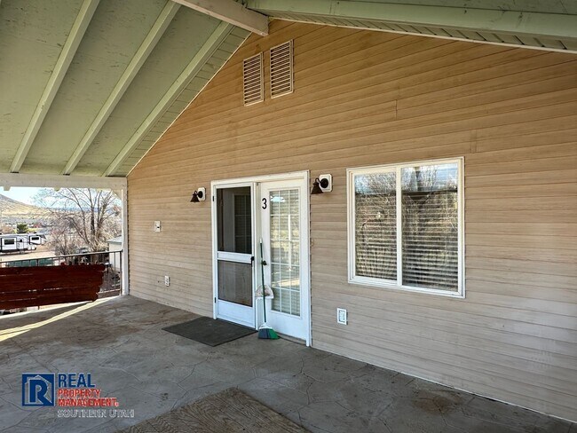 Building Photo - 3 Bedroom Apartment In Veyo