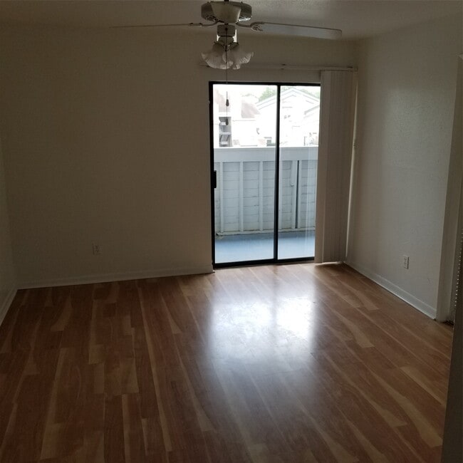 Building Photo - 3015 Walnut Bend Ln