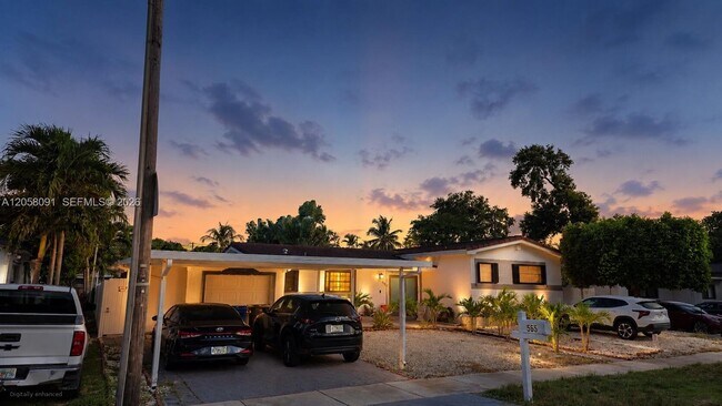 Building Photo - 565 NE 179th Dr