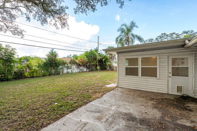 Building Photo - 1749 Sunset Point Rd