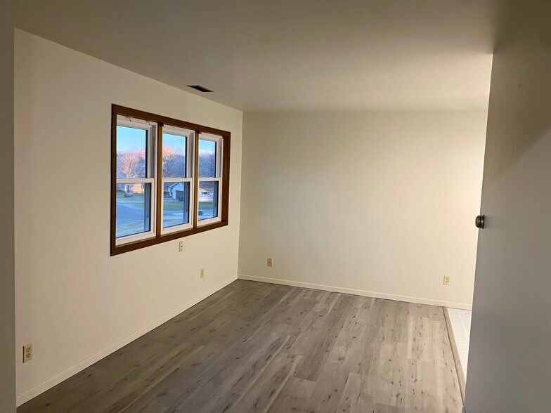 Building Photo - 425 King Olav Ln