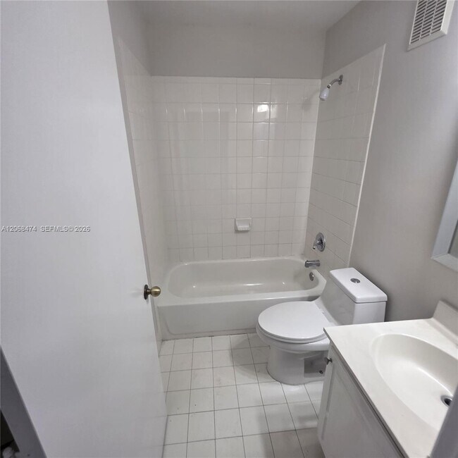 Building Photo - 4730 Lago Vista Dr