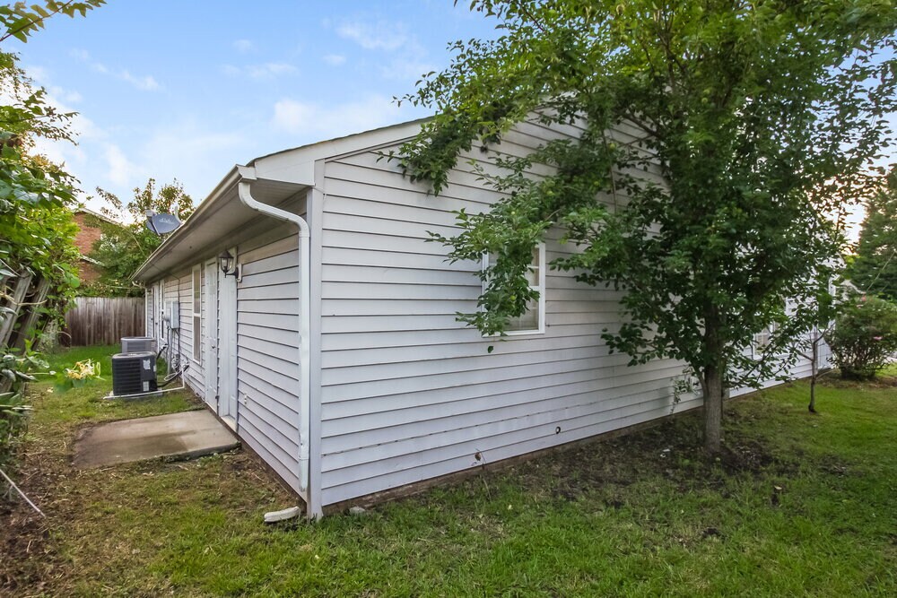 Building Photo - 1069 Park Meadow Dr