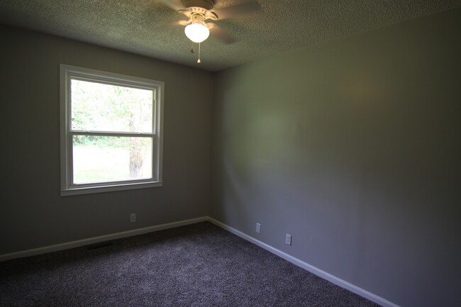 Building Photo - 3 Bedroom Pet Friendly Home For Rent Near ...