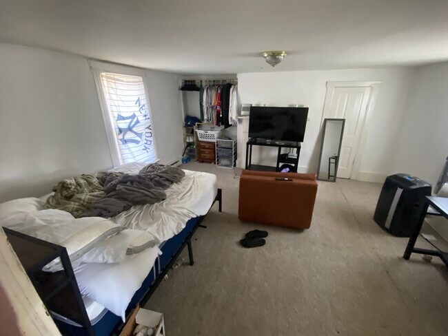 Building Photo - 206 Giles Rd