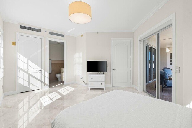 Building Photo - 3000 N Hwy A1A