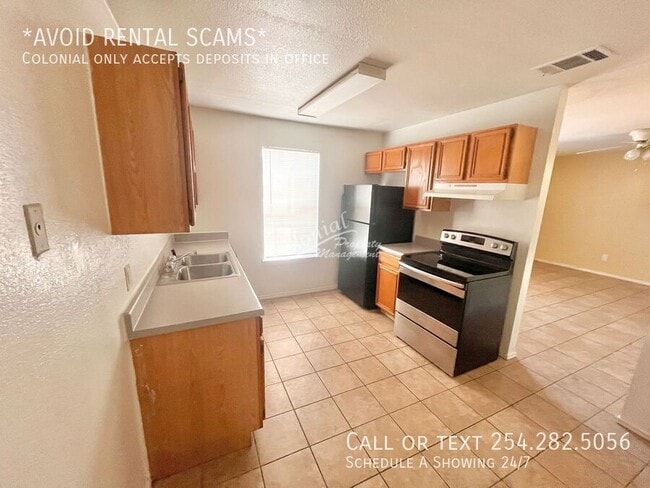 Building Photo - 1703 Benttree Dr