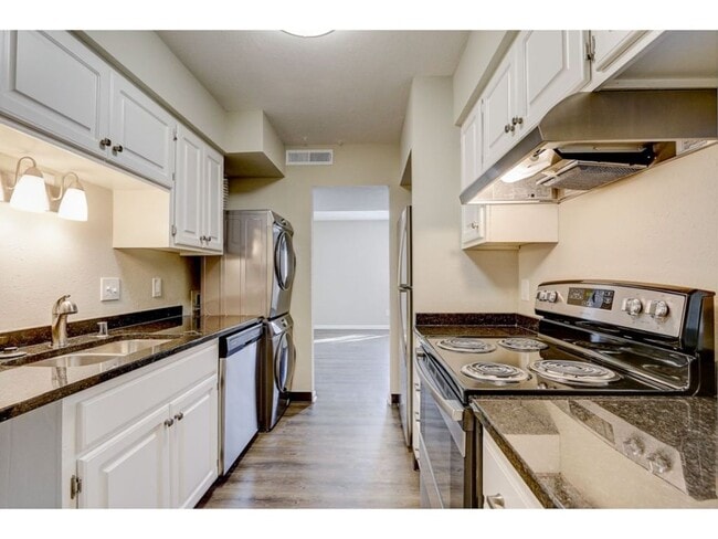 Building Photo - Lake Country Village Apartments