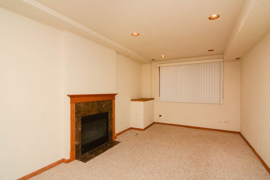 Building Photo - 920 N Paulina St