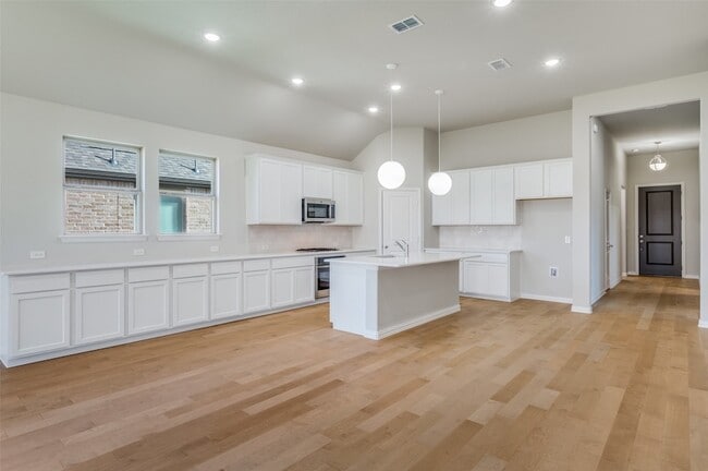 Building Photo - 1312 Silver Grass Mdw