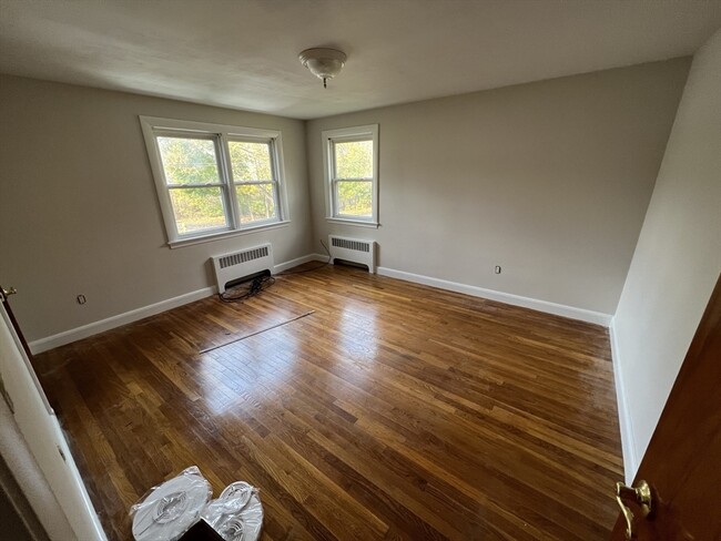 Building Photo - 110 Country Ln