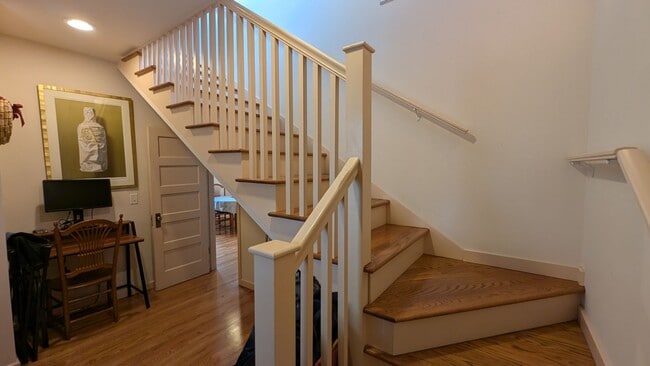 Building Photo - Quaint Historical Home near Downtown Pacif...