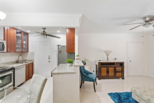 Building Photo - 2151 NE 68th St