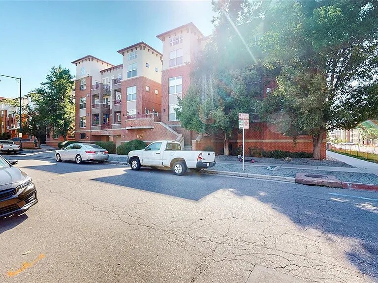 Residence - 1767 N Pearl St