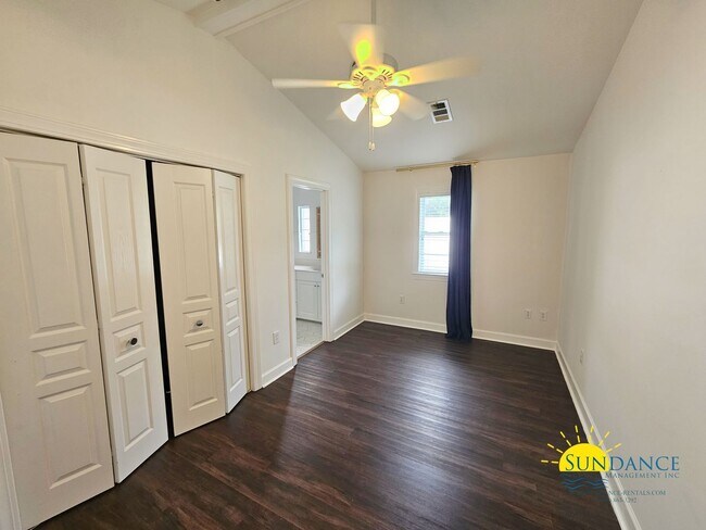 Building Photo - 360 Tradewinds Dr