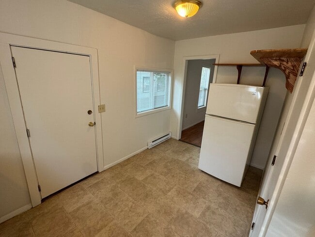 Building Photo - Studio Apartment in Downtown Eugene