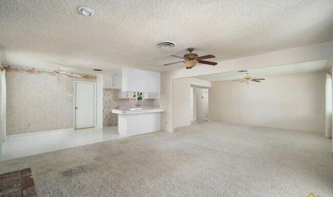 Building Photo - 6604 Cherrywood Ave