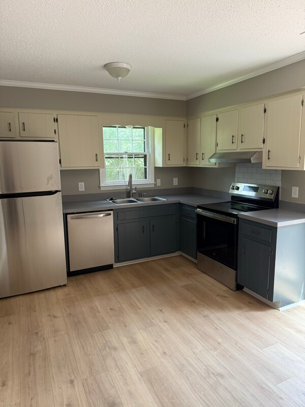 Building Photo - 1405 Harth Dr