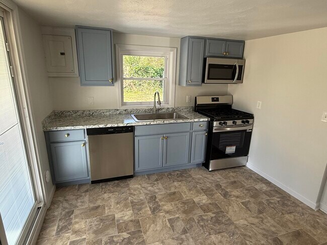 Building Photo - 2608 Dorchester Dr NW