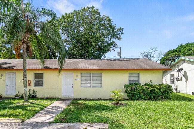 Primary Photo - 4867 Gulfstream Rd