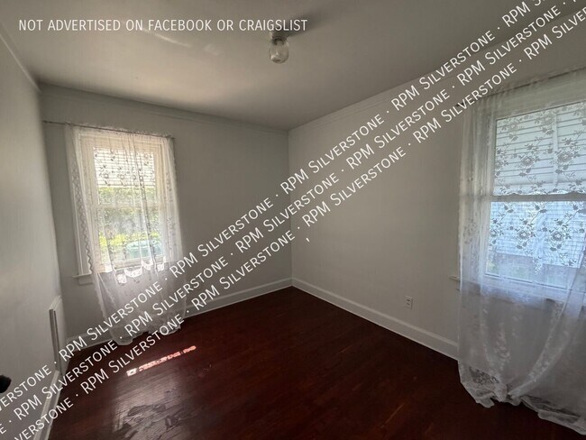 Building Photo - 15638 Evergreen-