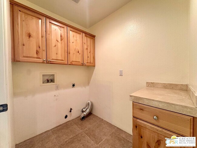 Building Photo - 51220 Avenida Velasco