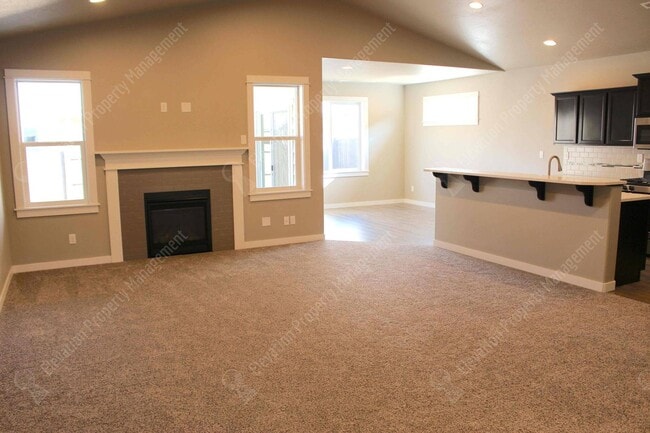 Building Photo - 3 BR home in Southeast Bend