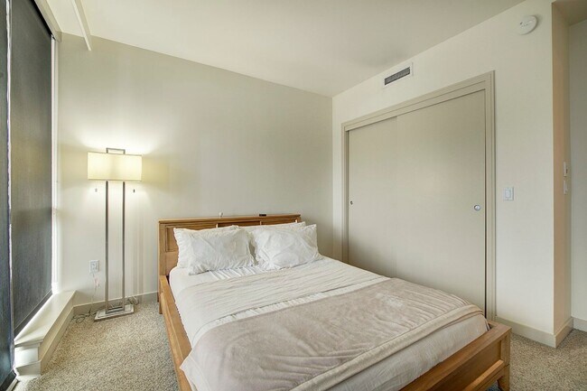 Building Photo - 1Bd/1Ba Bellevue Condo