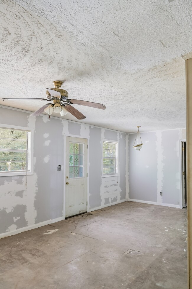 Building Photo - 6605 George Washington Dr