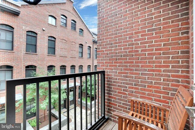 Building Photo - 1309 E St SE
