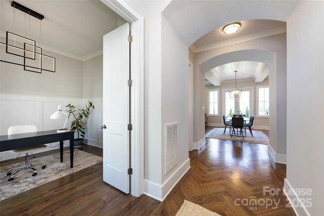 Building Photo - 1012 Rockway Dr