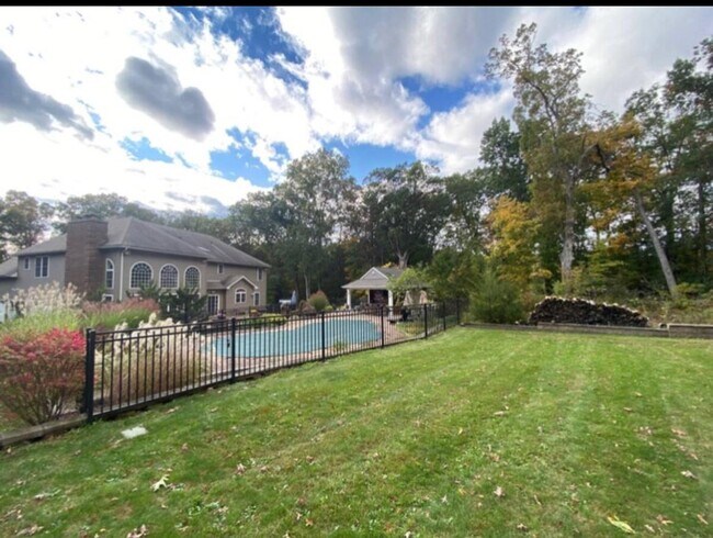 Building Photo - 45 Whitetail Rd