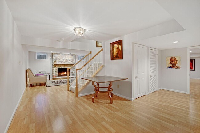 Building Photo - 11101 Willowbrook Dr