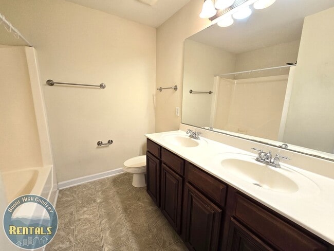 Building Photo - 194 Azor Ct