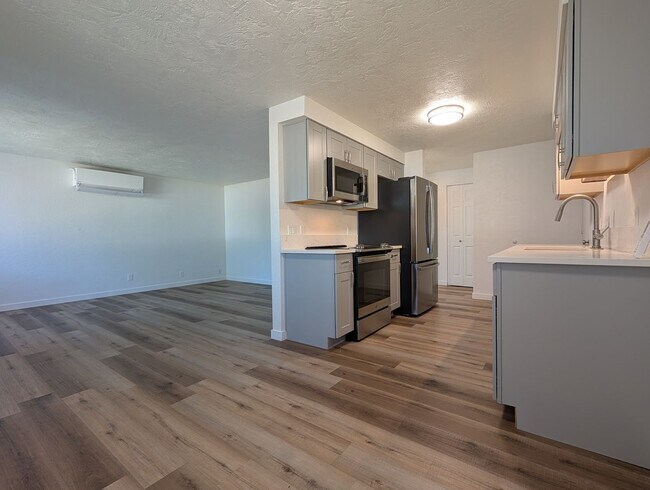 Building Photo - Newly Remodeled 2-Bedroom, 1-Bath Duplex in Thurston Area of Springfield!