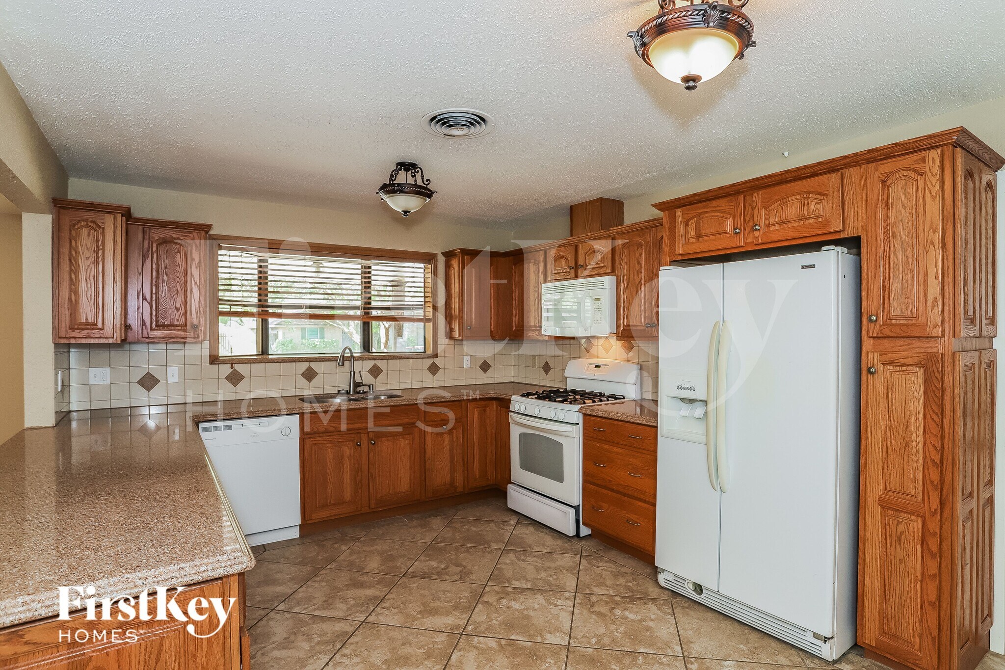 Building Photo - 813 Luella Ave