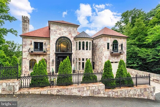 Building Photo - 612 Rivercrest Dr