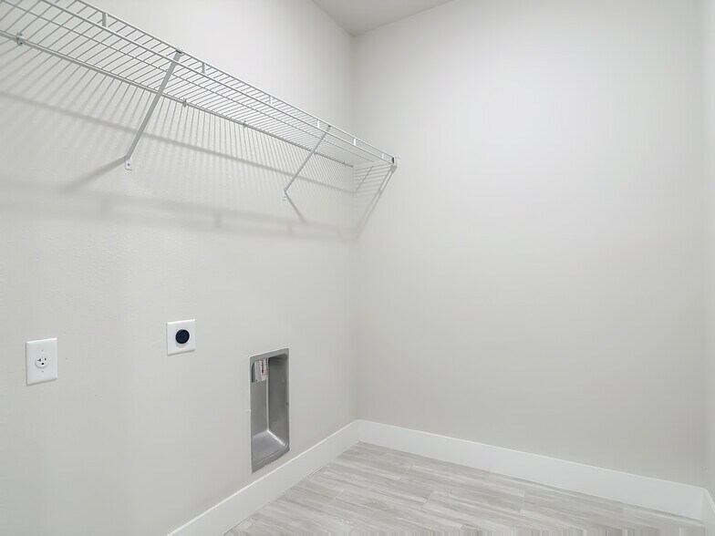 Building Photo - 60 Ballenger Ln