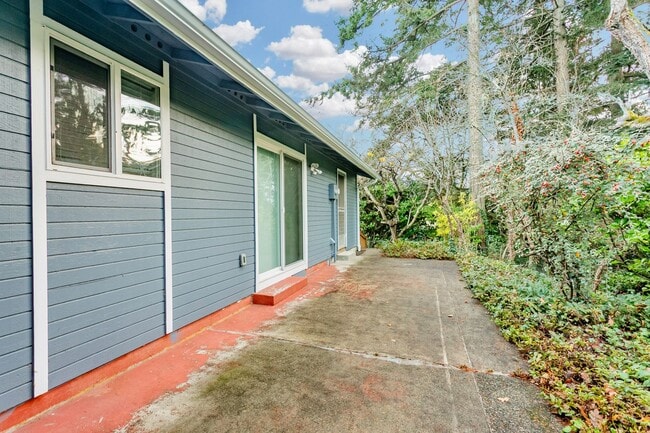 Building Photo - Charming Lakewood Rambler 3bd 1.5 bath